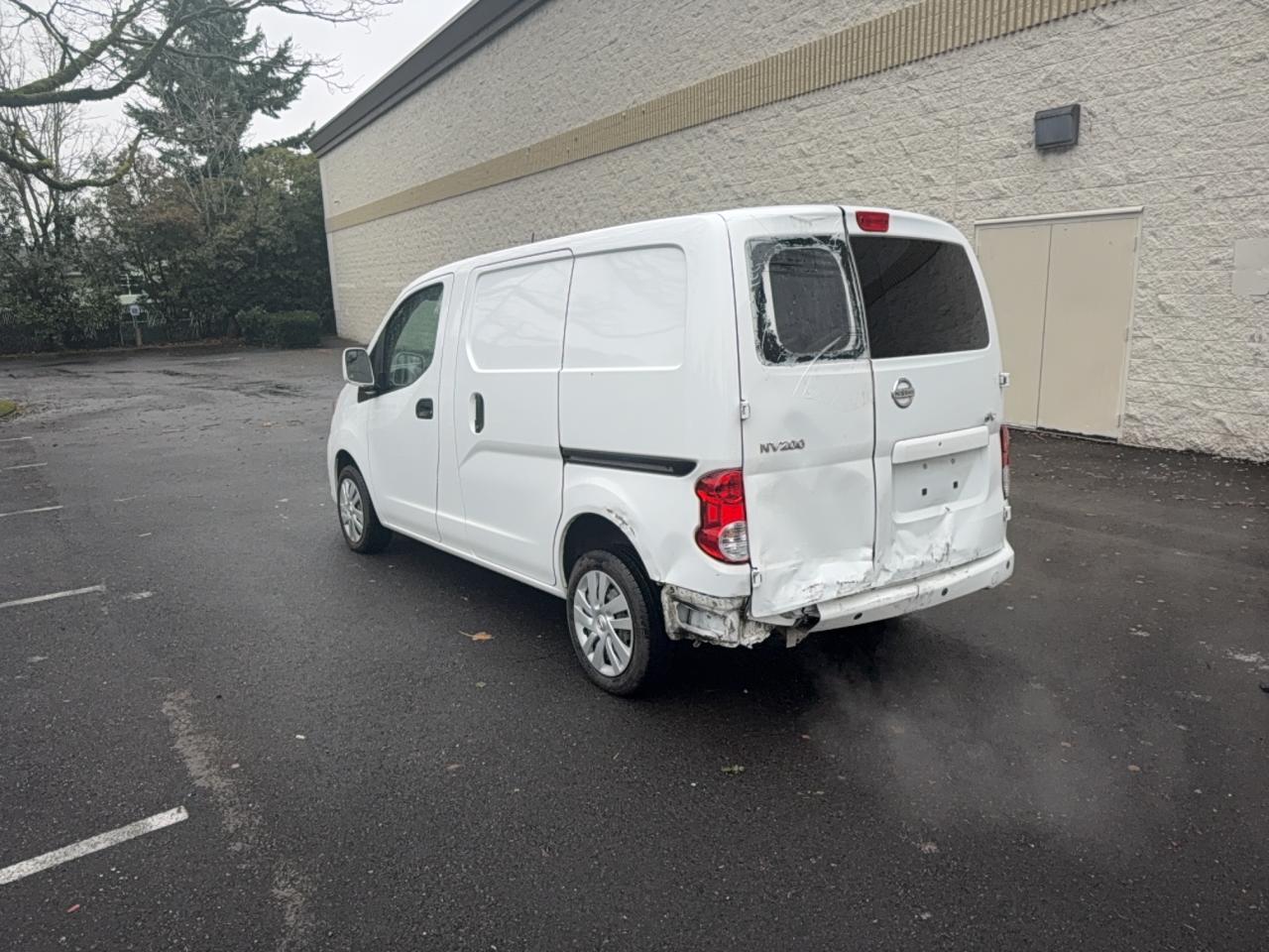 Nissan Nv 2.5s Image 10