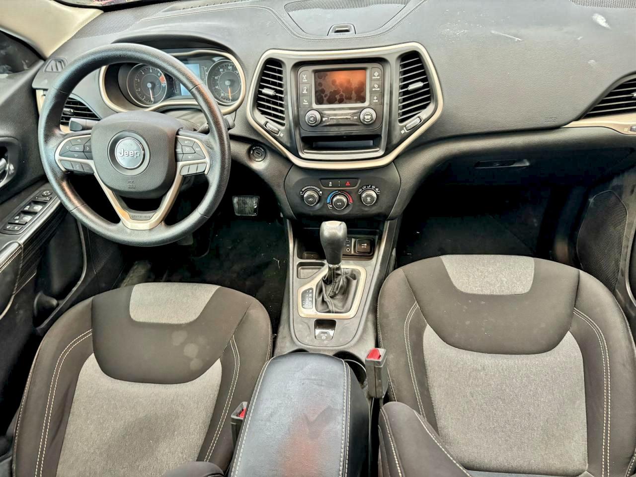 Jeep Grand Cherokee Sport Image 6