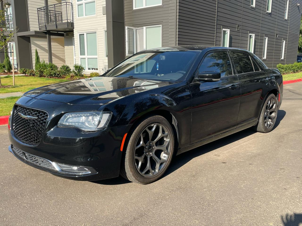 Chrysler 300 S Image 8