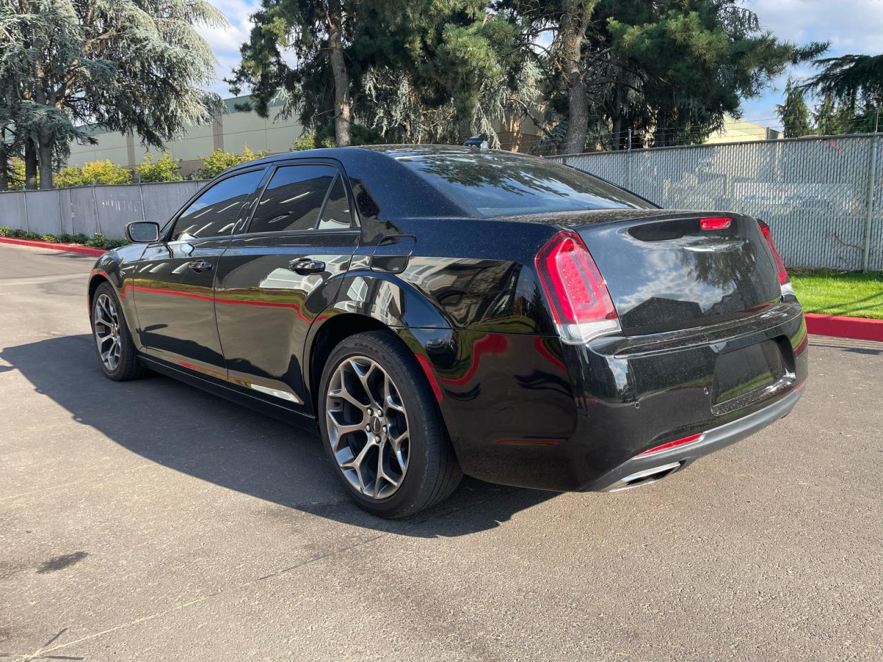 Chrysler 300 S Image 5