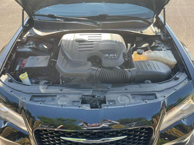 Chrysler 300 S Image 7