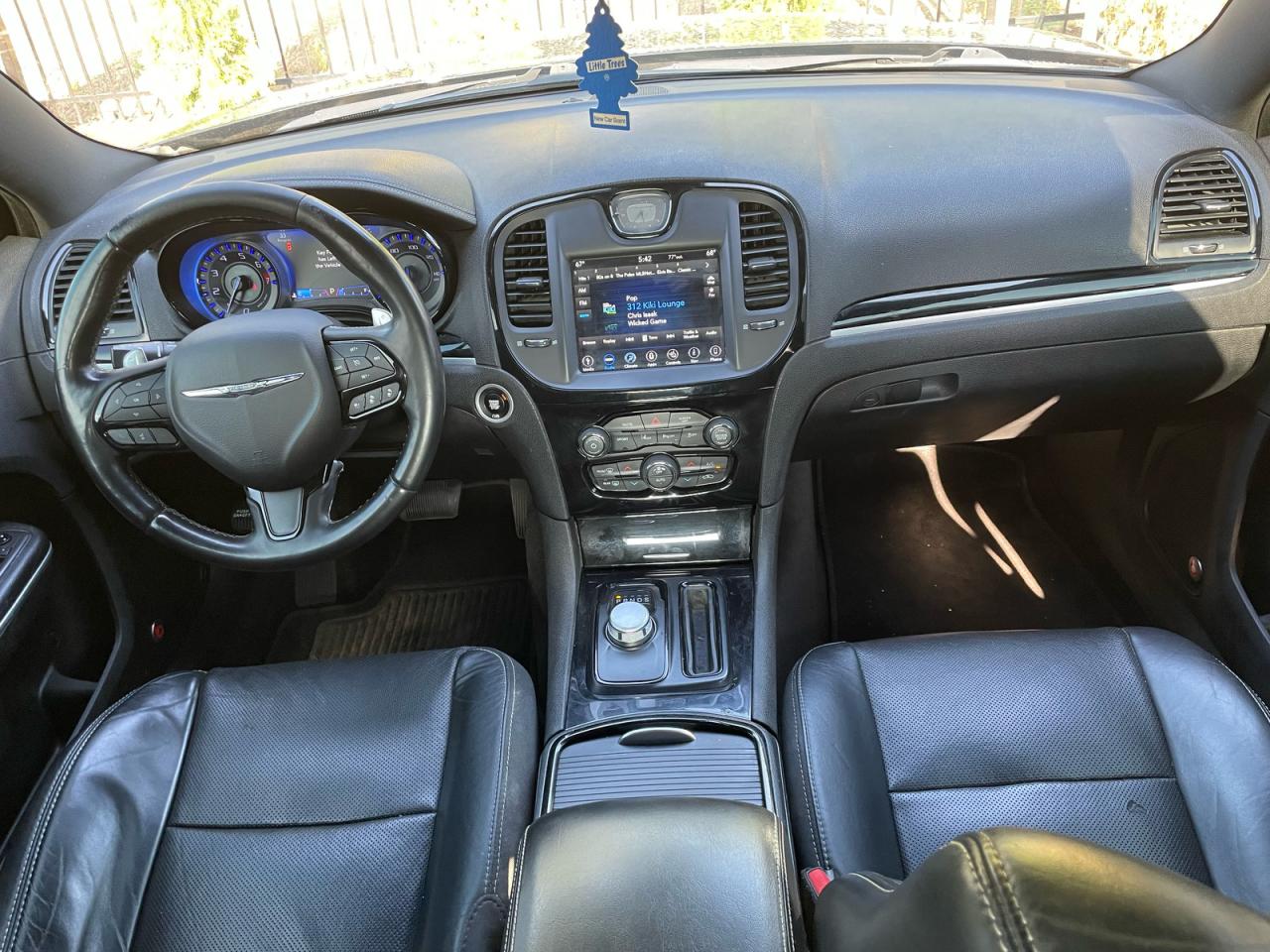 Chrysler 300 S Image 10