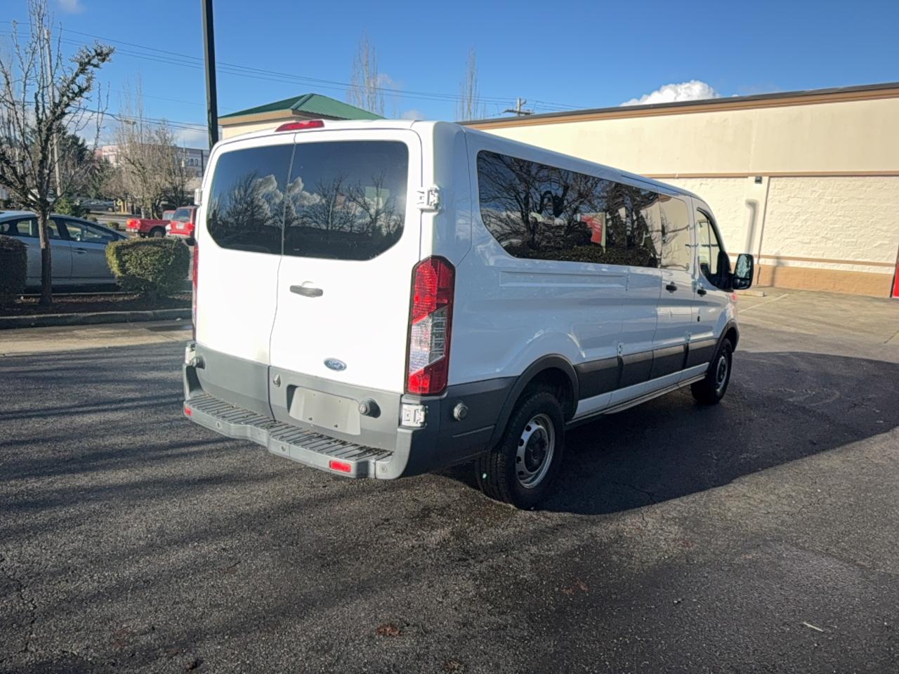 Ford Transit T-350 Image 4