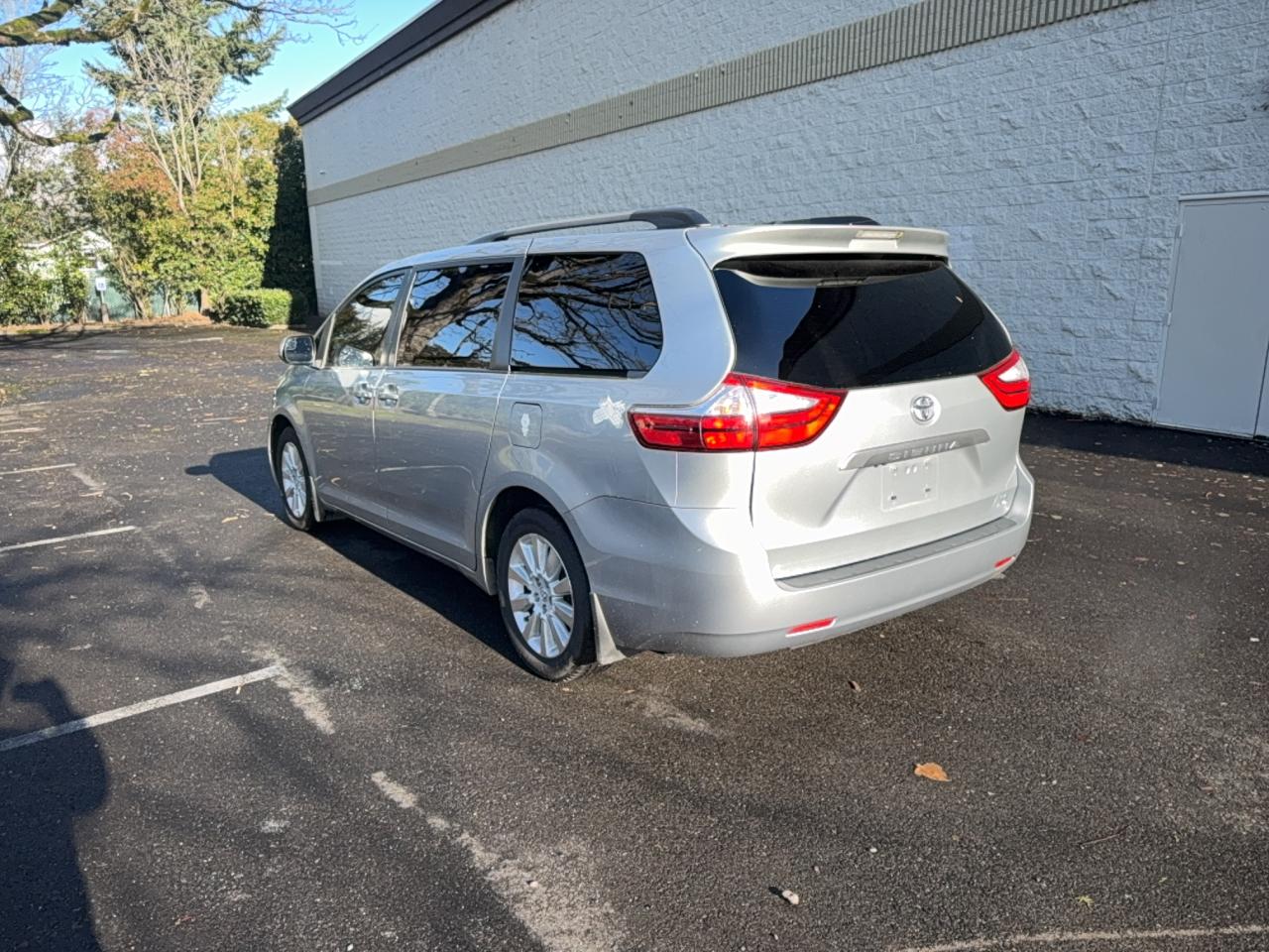 Toyota Sienna Le Image 10