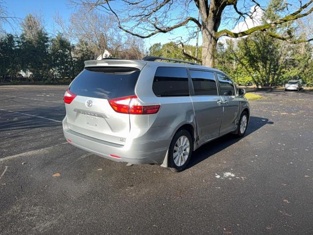 Toyota Sienna Le Image 2