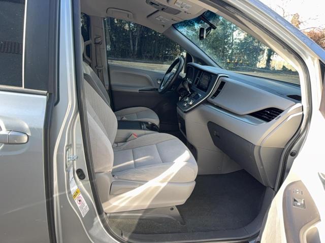 Toyota Sienna Le Image 7
