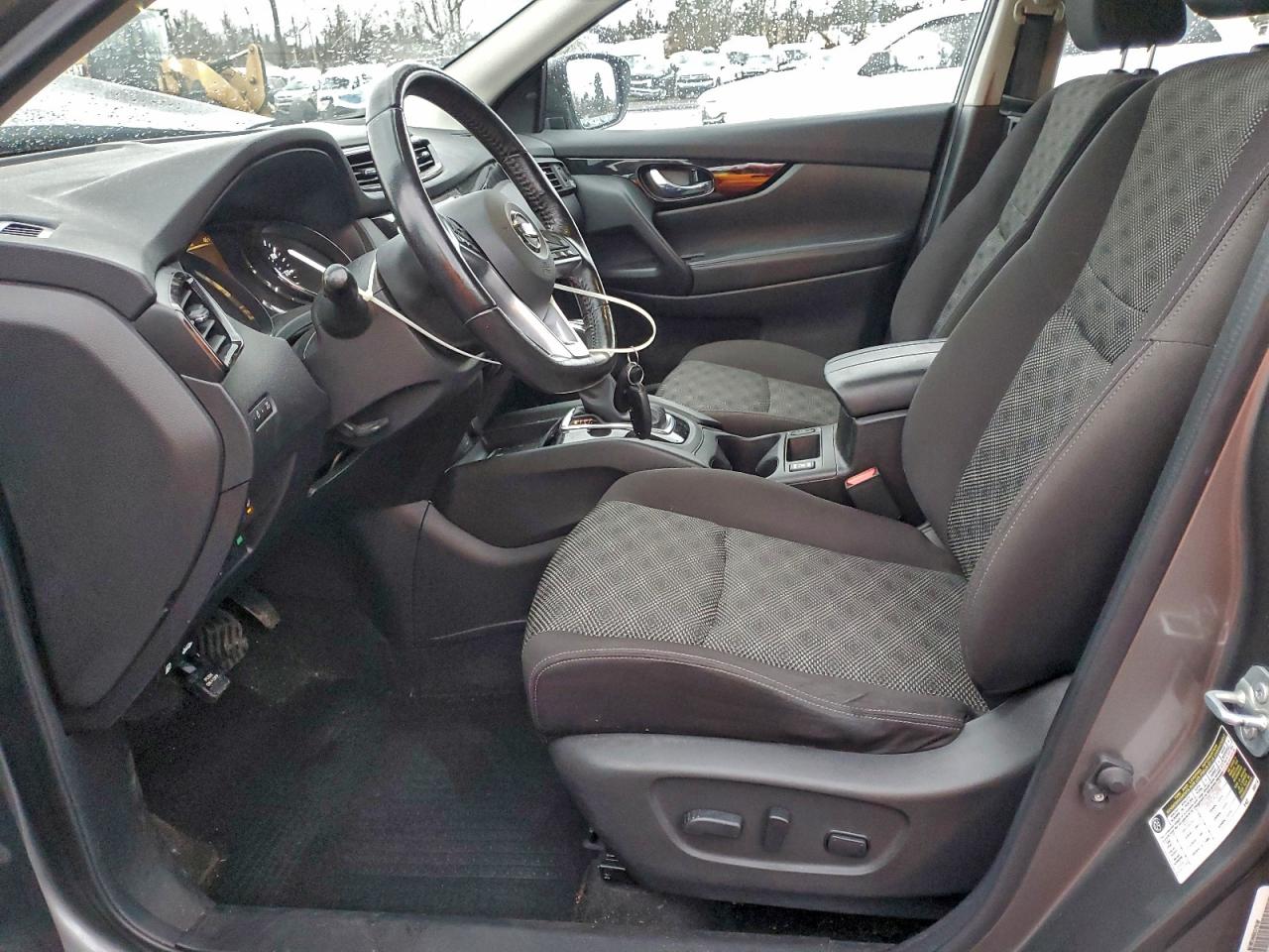 Nissan Rogue S Image 6