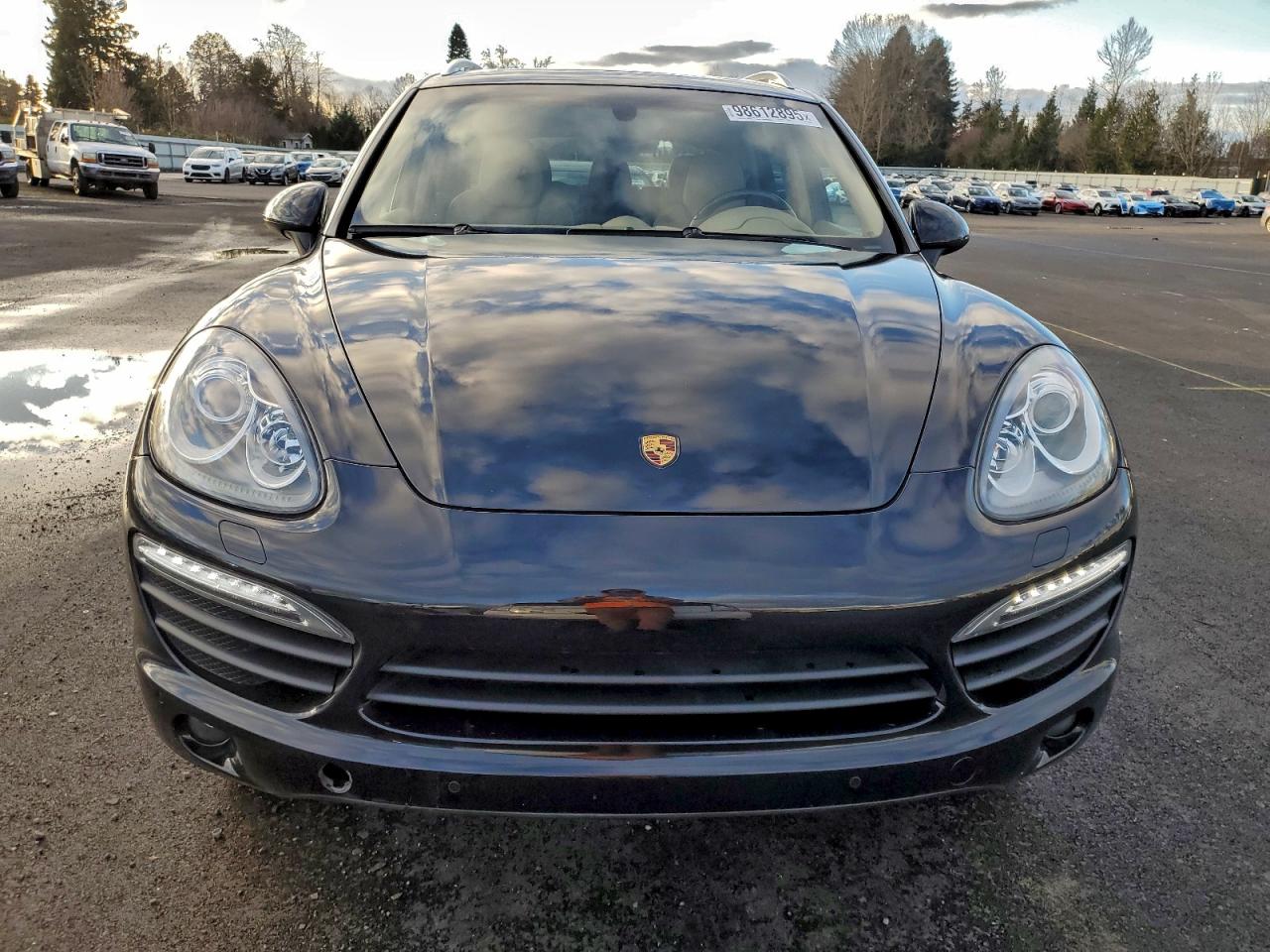 Porsche Cayenne S Image 9