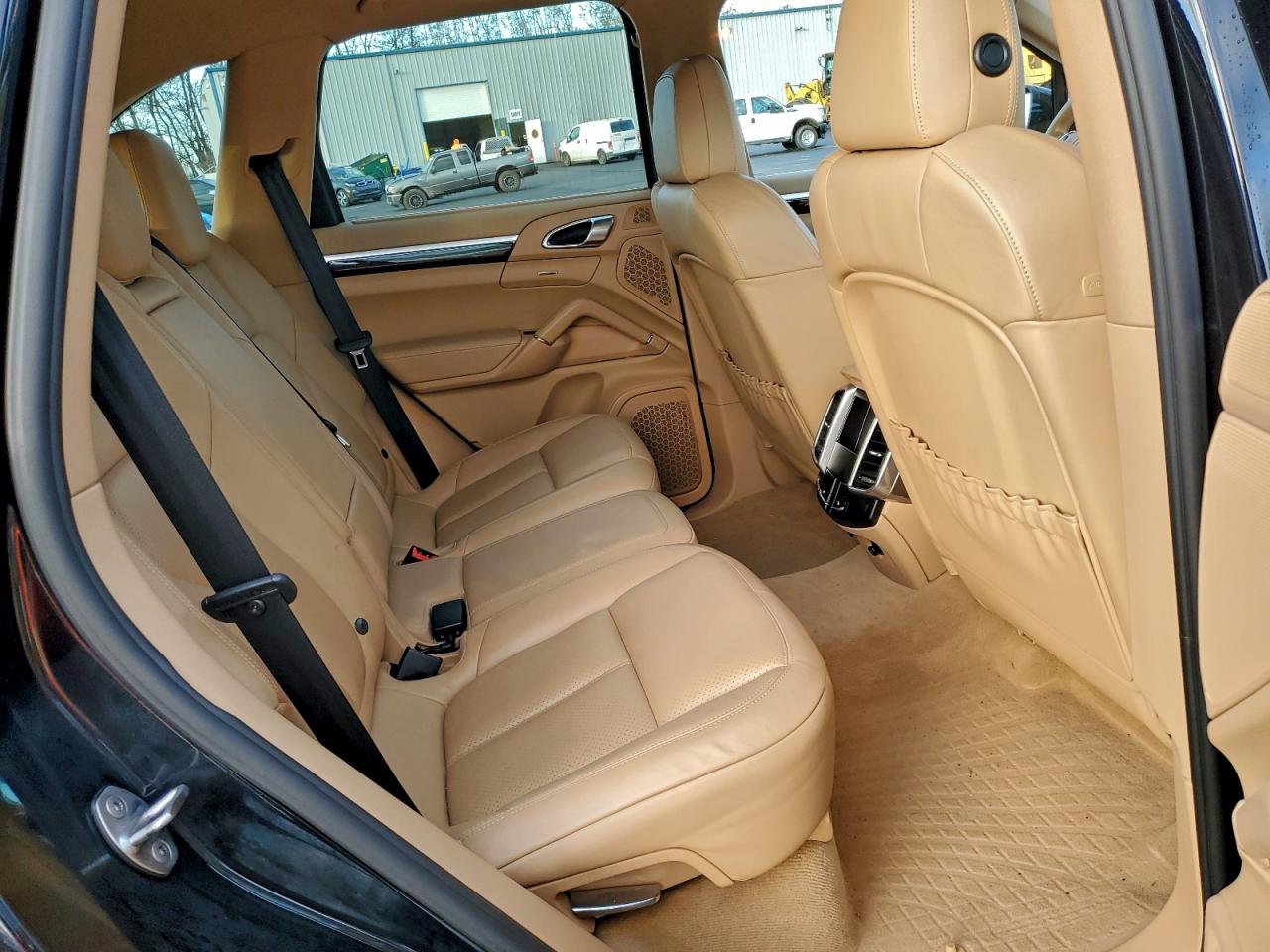 Porsche Cayenne S Image 6