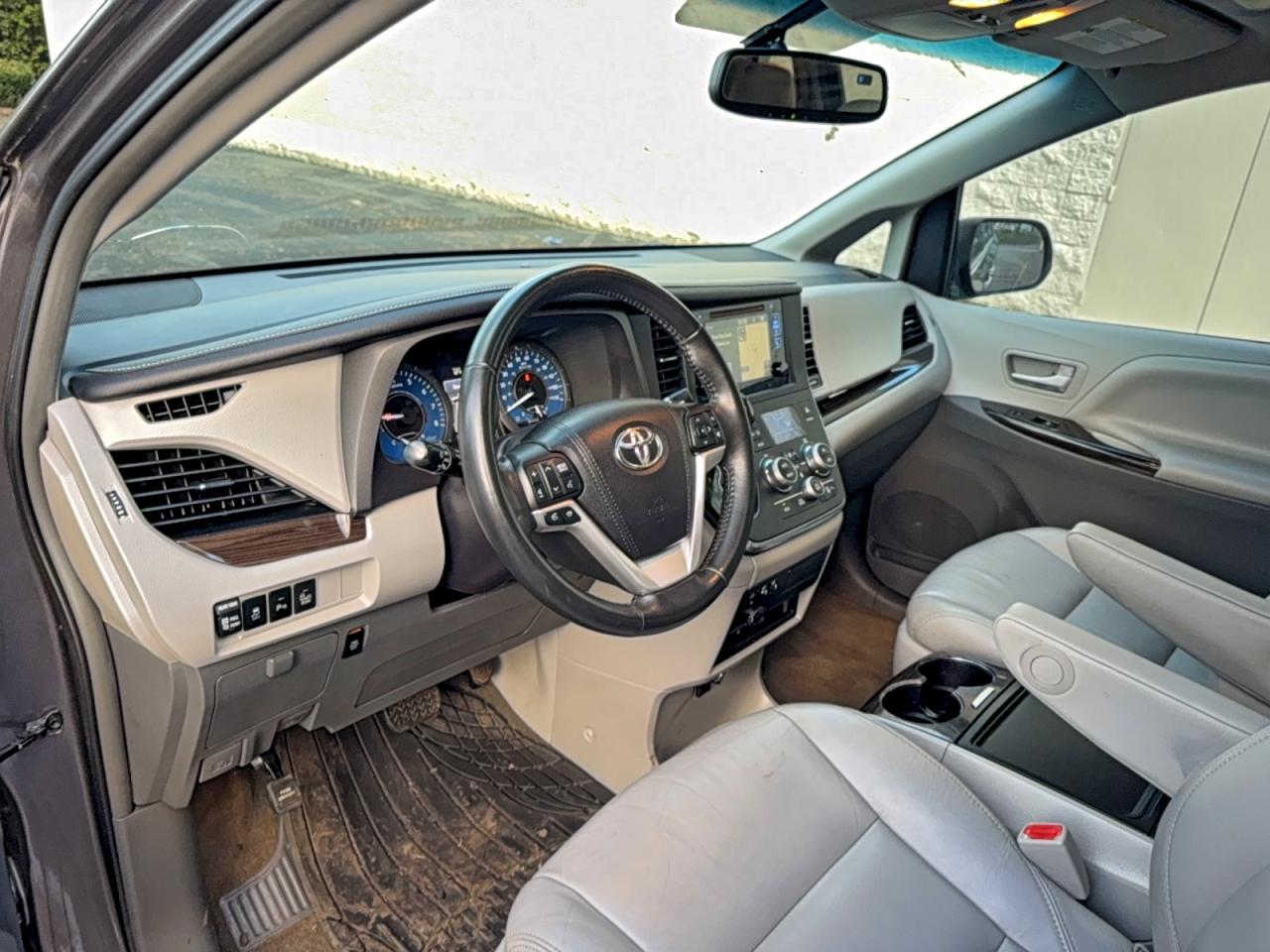 Toyota Sienna Xle Image 7