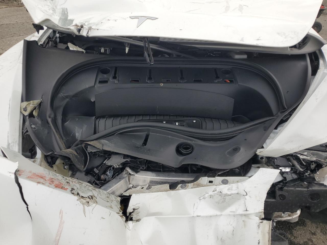 Tesla Model 3 Image 8