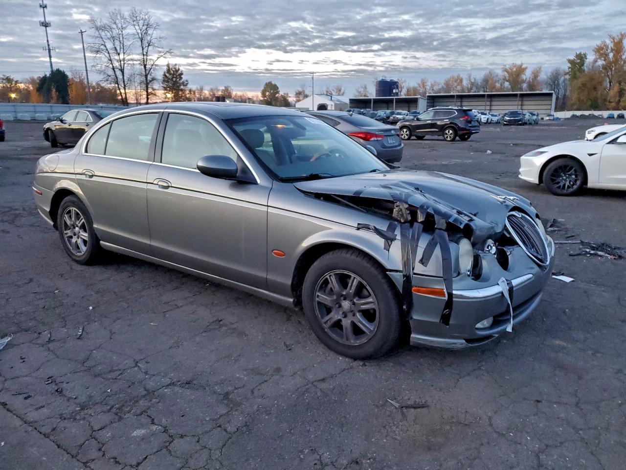 Jaguar S-Type Image 3