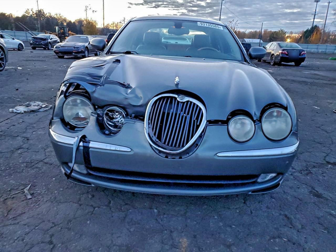 Jaguar S-Type Image 6