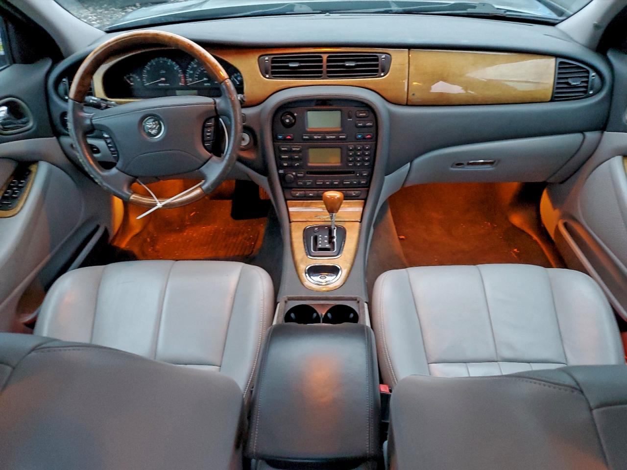 Jaguar S-Type Image 8