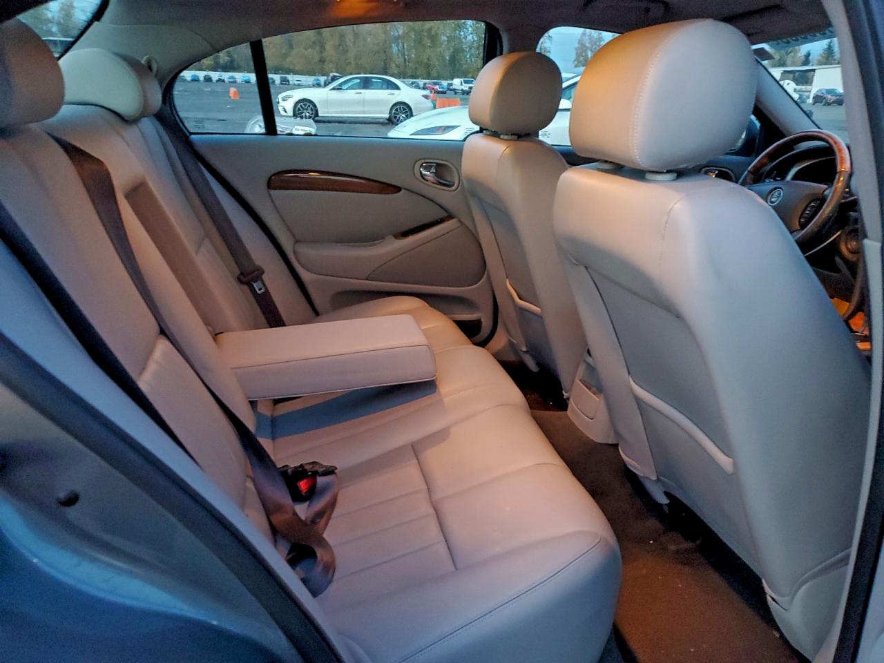 Jaguar S-Type Image 11