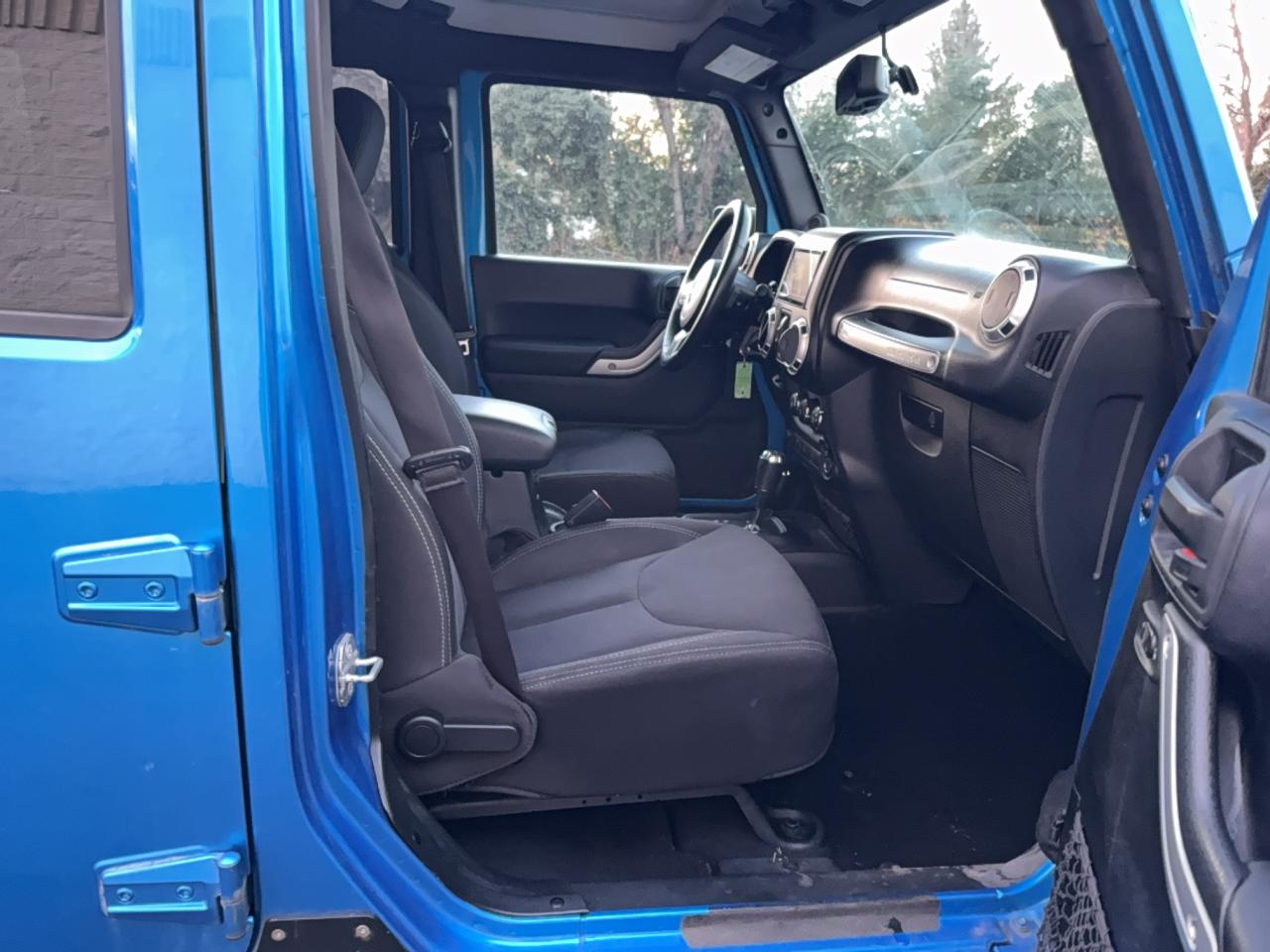 Jeep Wrangler Sahara Image 9