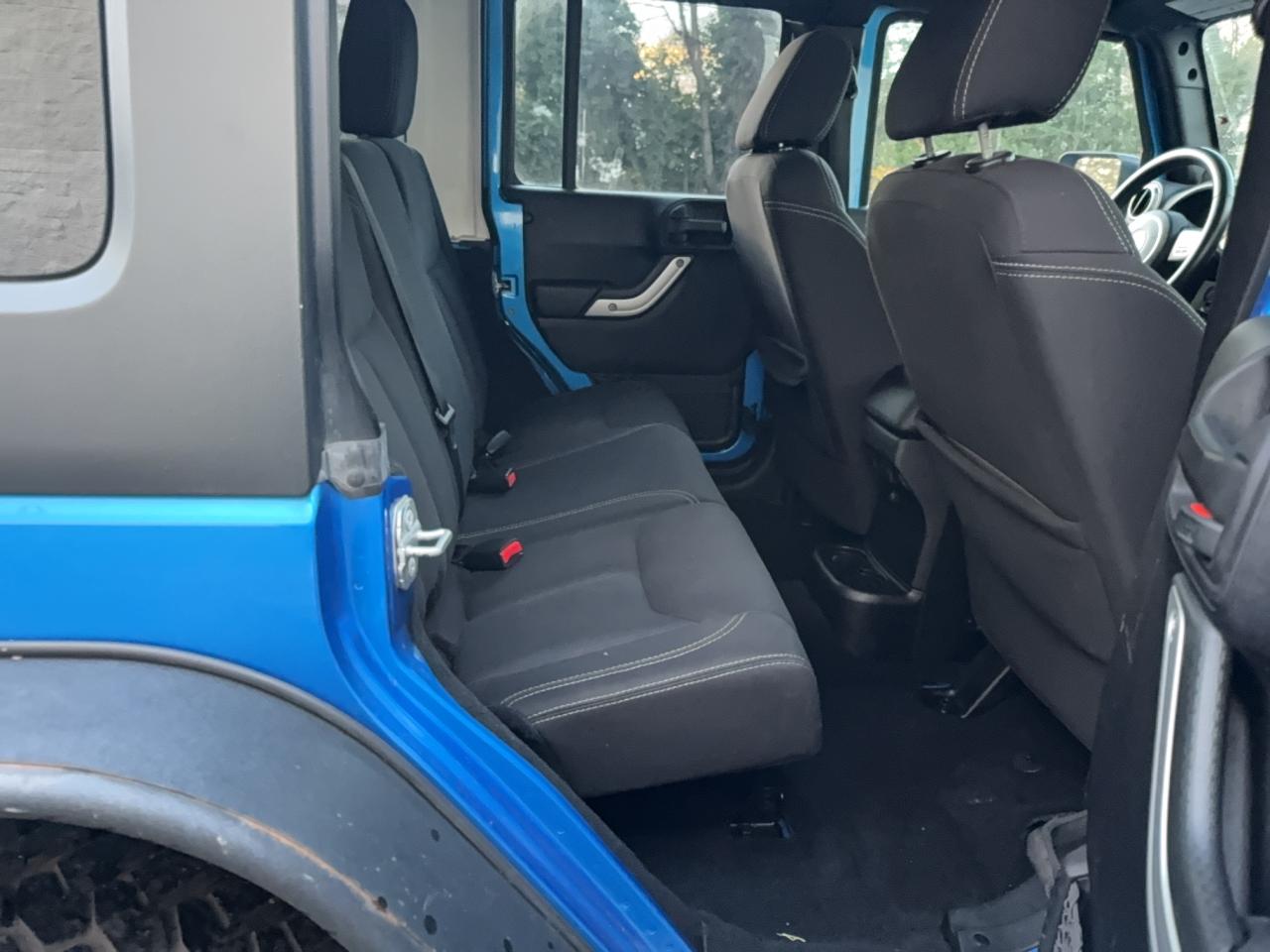 Jeep Wrangler Sahara Image 5