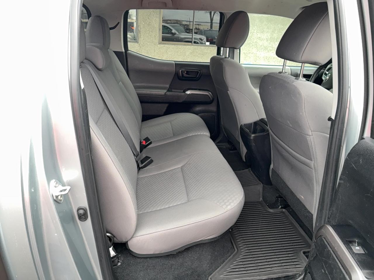 Toyota Tacoma Double Cab Image 9