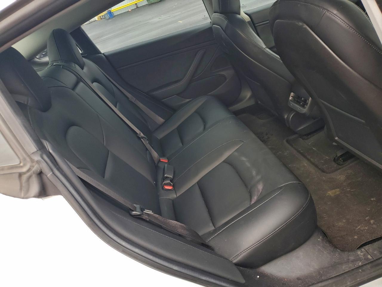 Tesla Model 3 Image 9