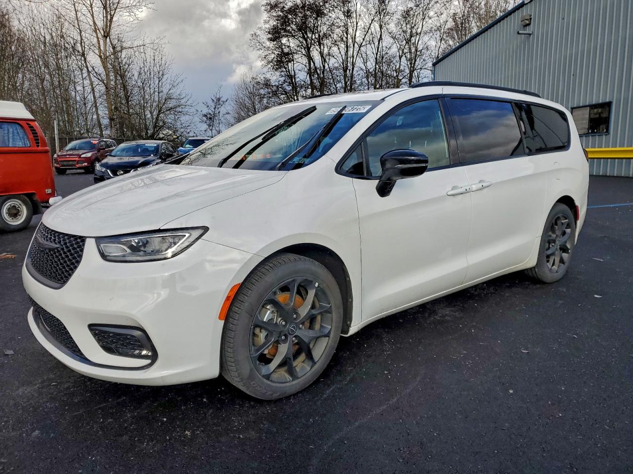 Chrysler Pacifica Limited Image 1