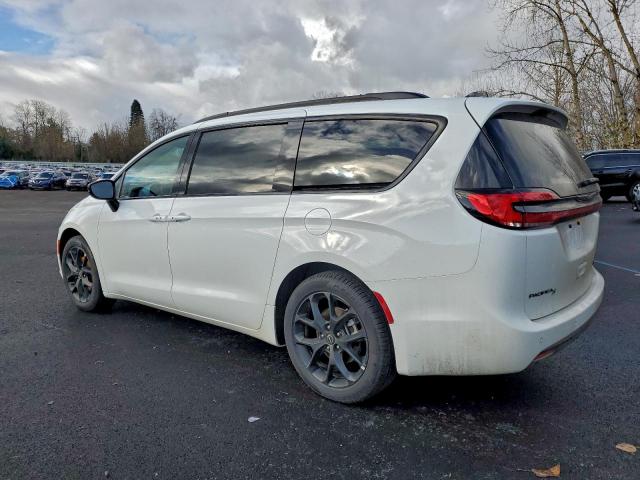 Chrysler Pacifica Limited Image 3