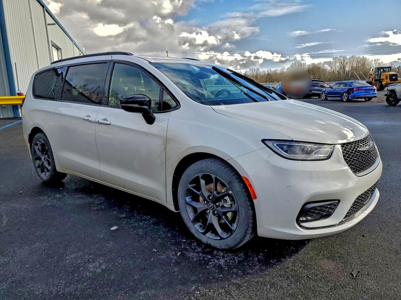 Chrysler Pacifica Limited Image 6