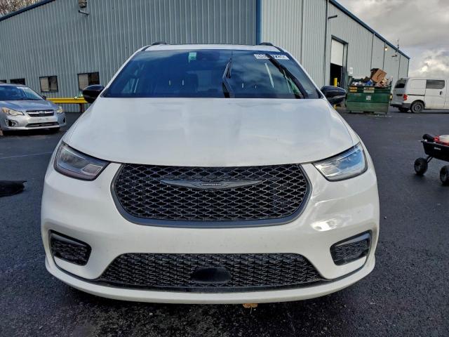 Chrysler Pacifica Limited Image 2