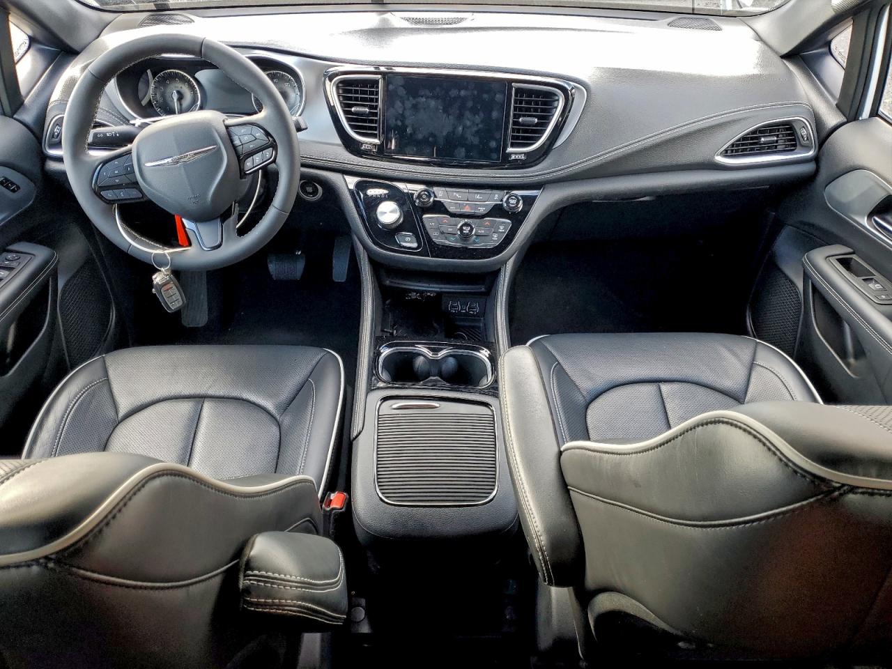 Chrysler Pacifica Limited Image 11