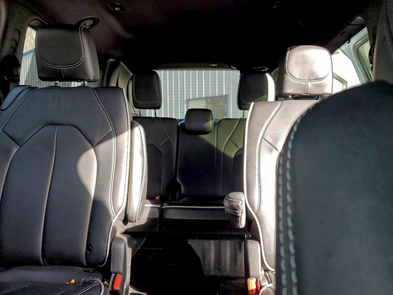 Chrysler Pacifica Limited Image 5