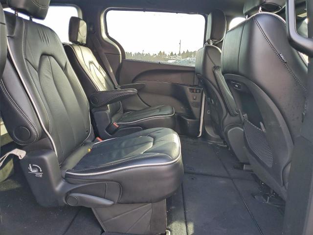 Chrysler Pacifica Limited Image 8