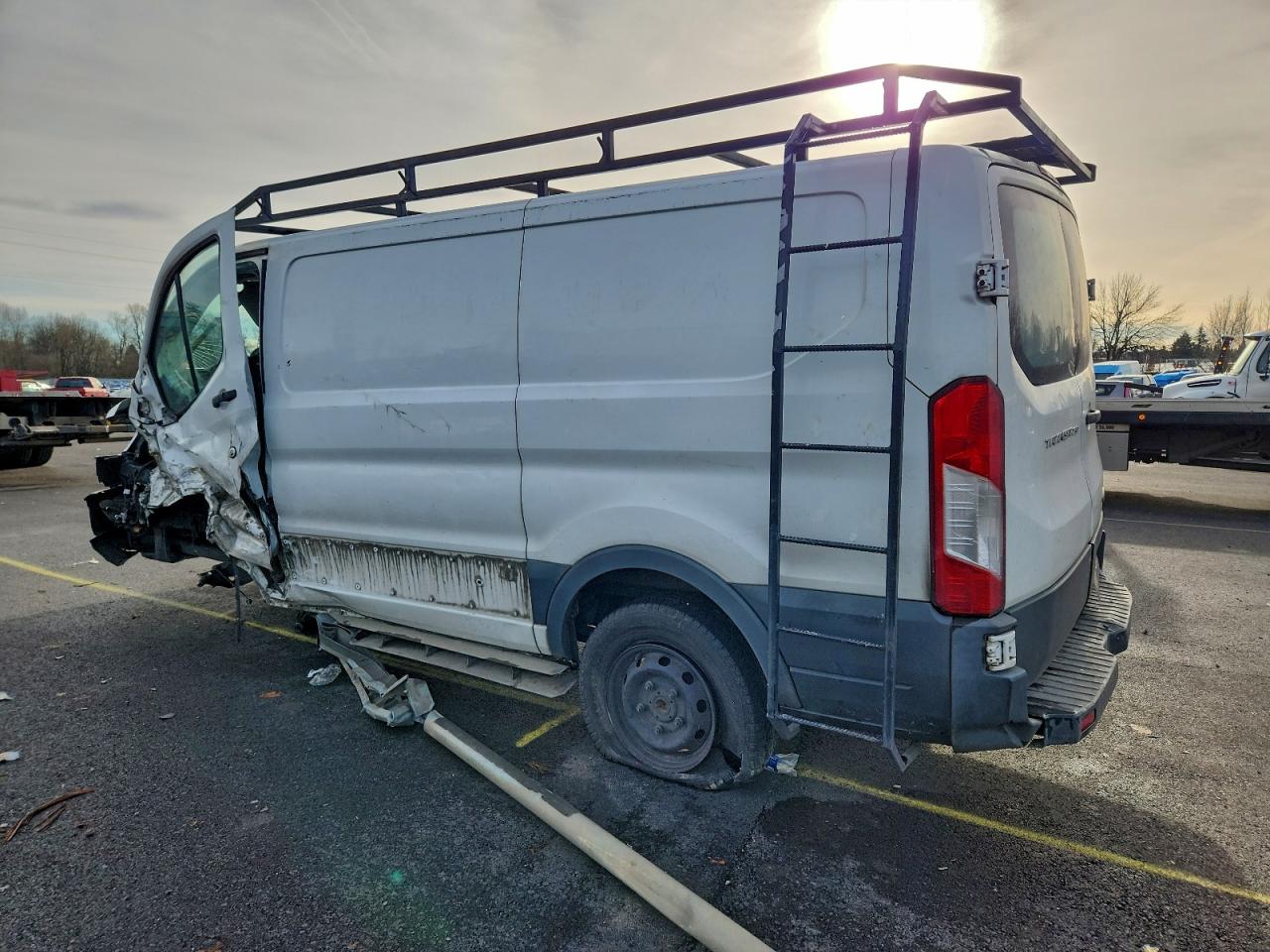 Ford Transit T-250 Image 6