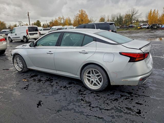 Nissan Altima S Image 2