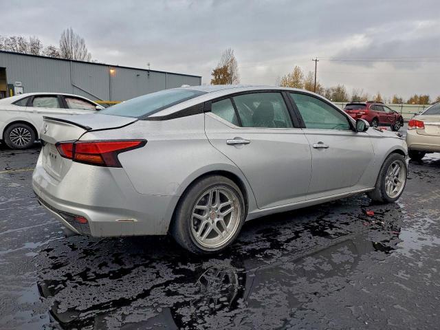 Nissan Altima S Image 11