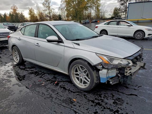 Nissan Altima S Image 3