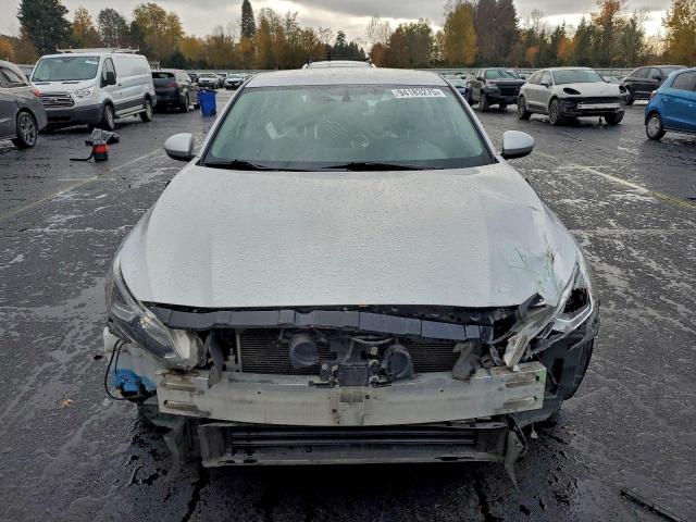 Nissan Altima S Image 4