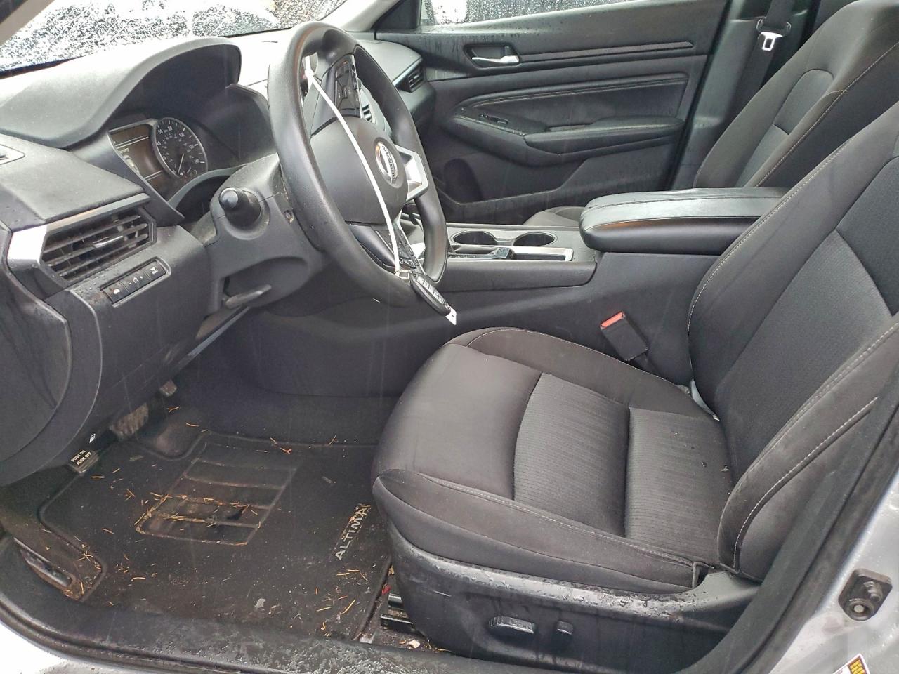 Nissan Altima S Image 6