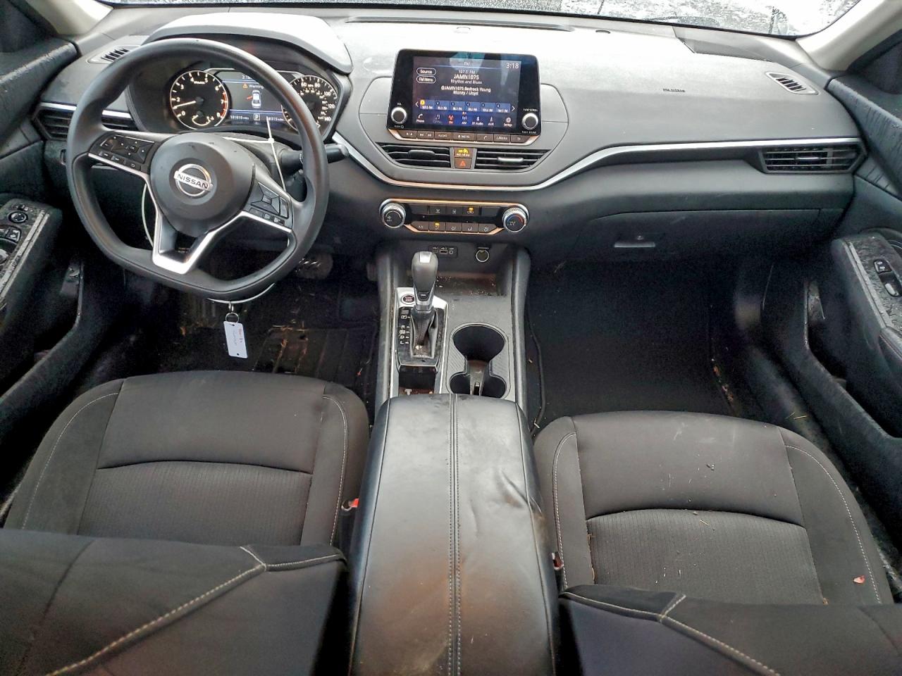 Nissan Altima S Image 7