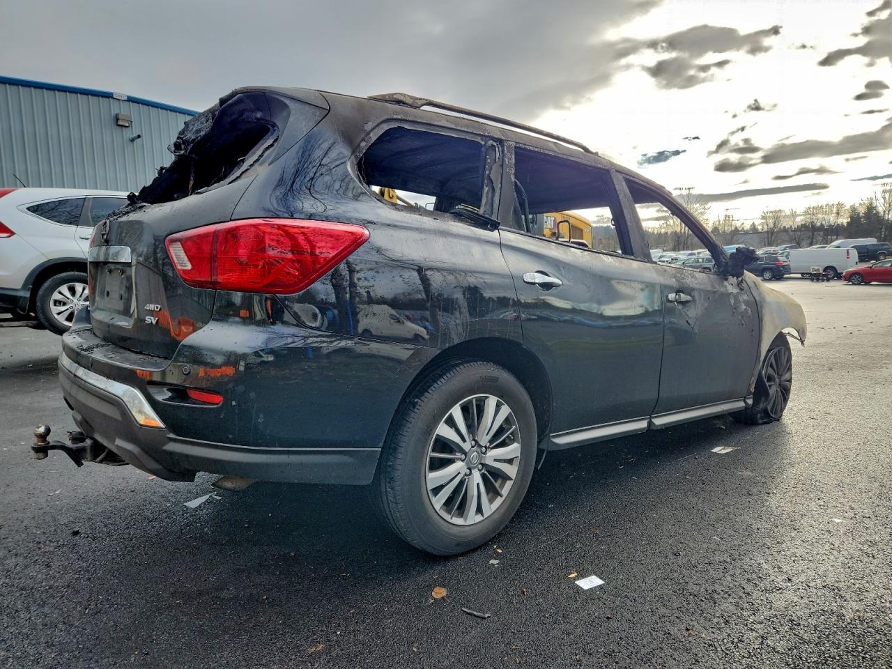 Nissan Pathfinder S Image 5