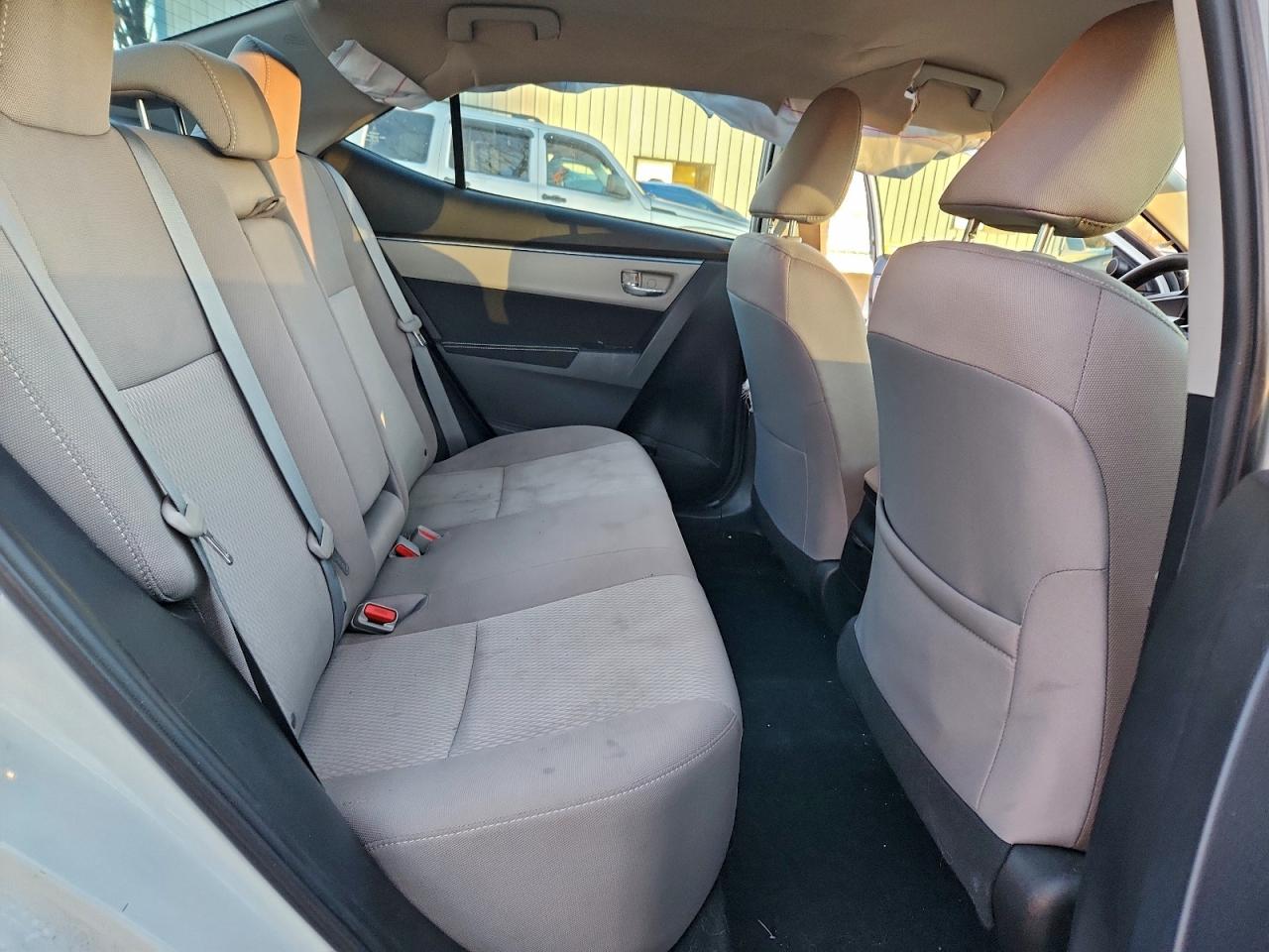 Toyota Corolla L Image 3