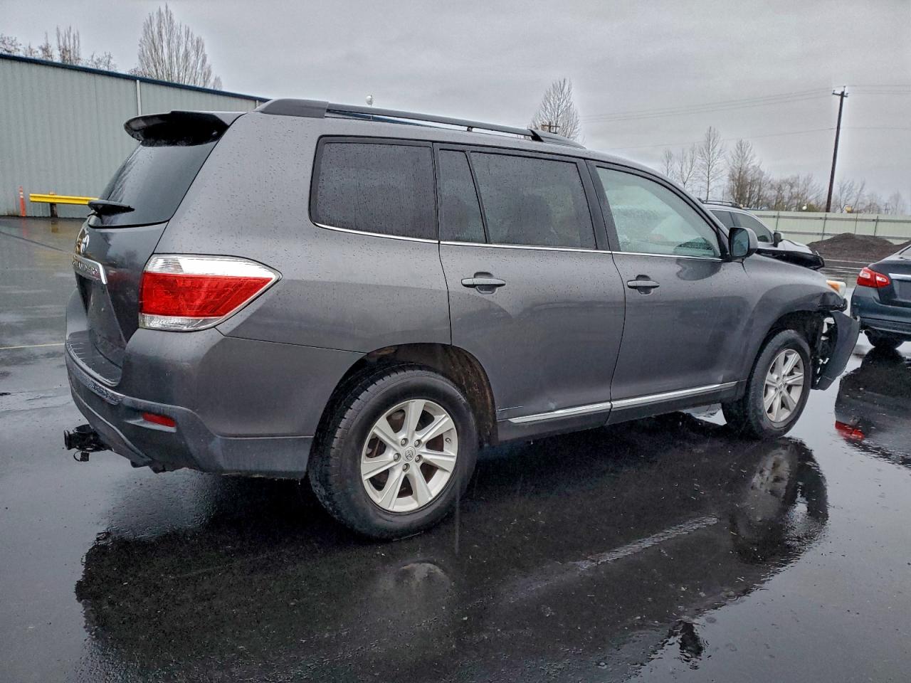 Toyota Highlander Base Image 3