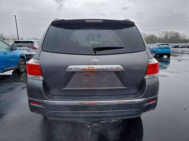 Toyota Highlander Base Image 10