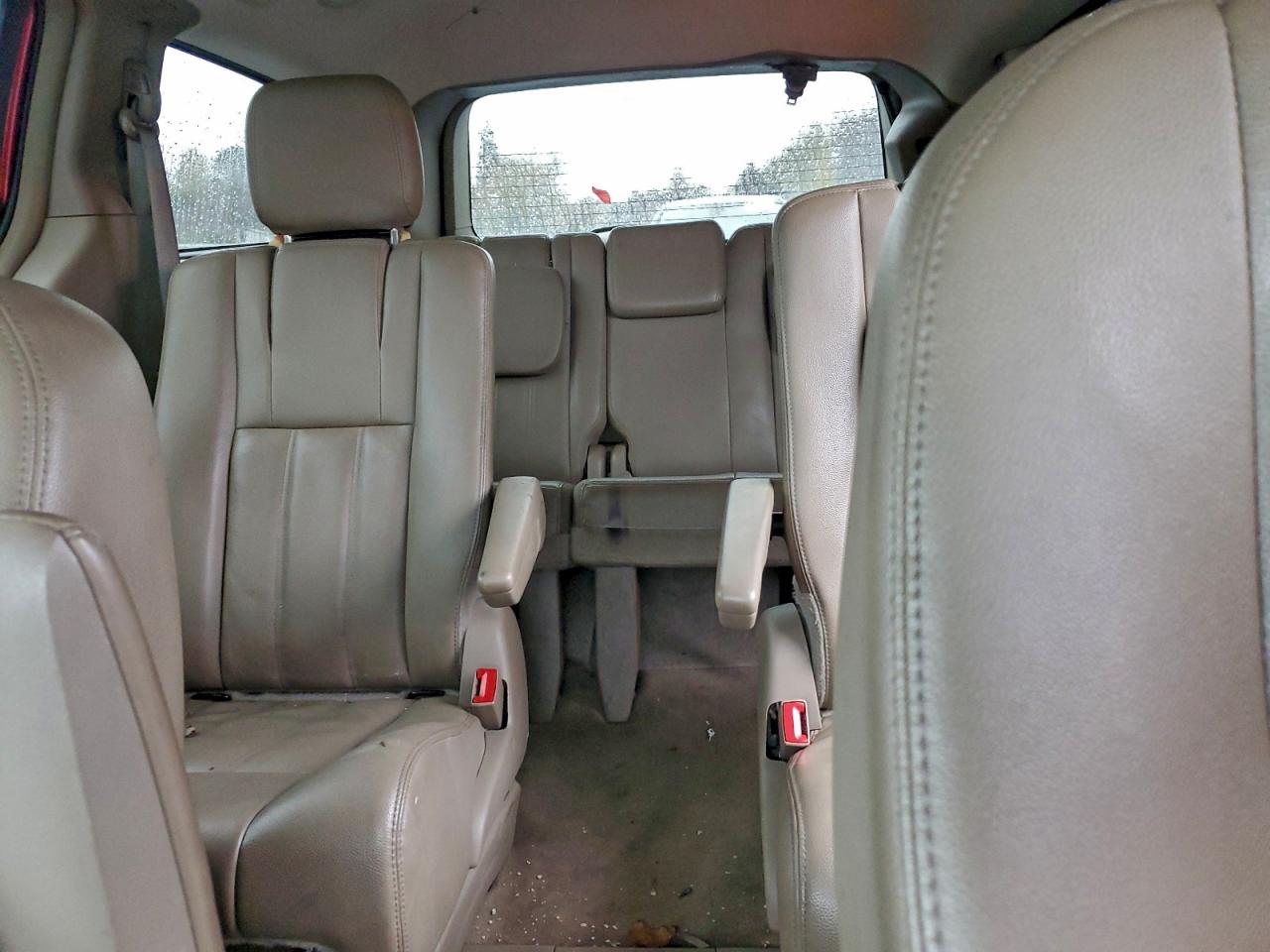 Chrysler Minivan Touring Image 11