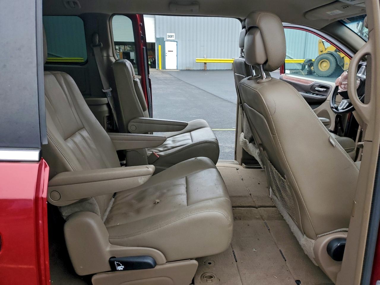 Chrysler Minivan Touring Image 9