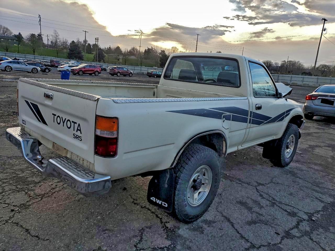 Toyota Pickup 1/2 Ton Short Wheelbase Sr5 Image 5