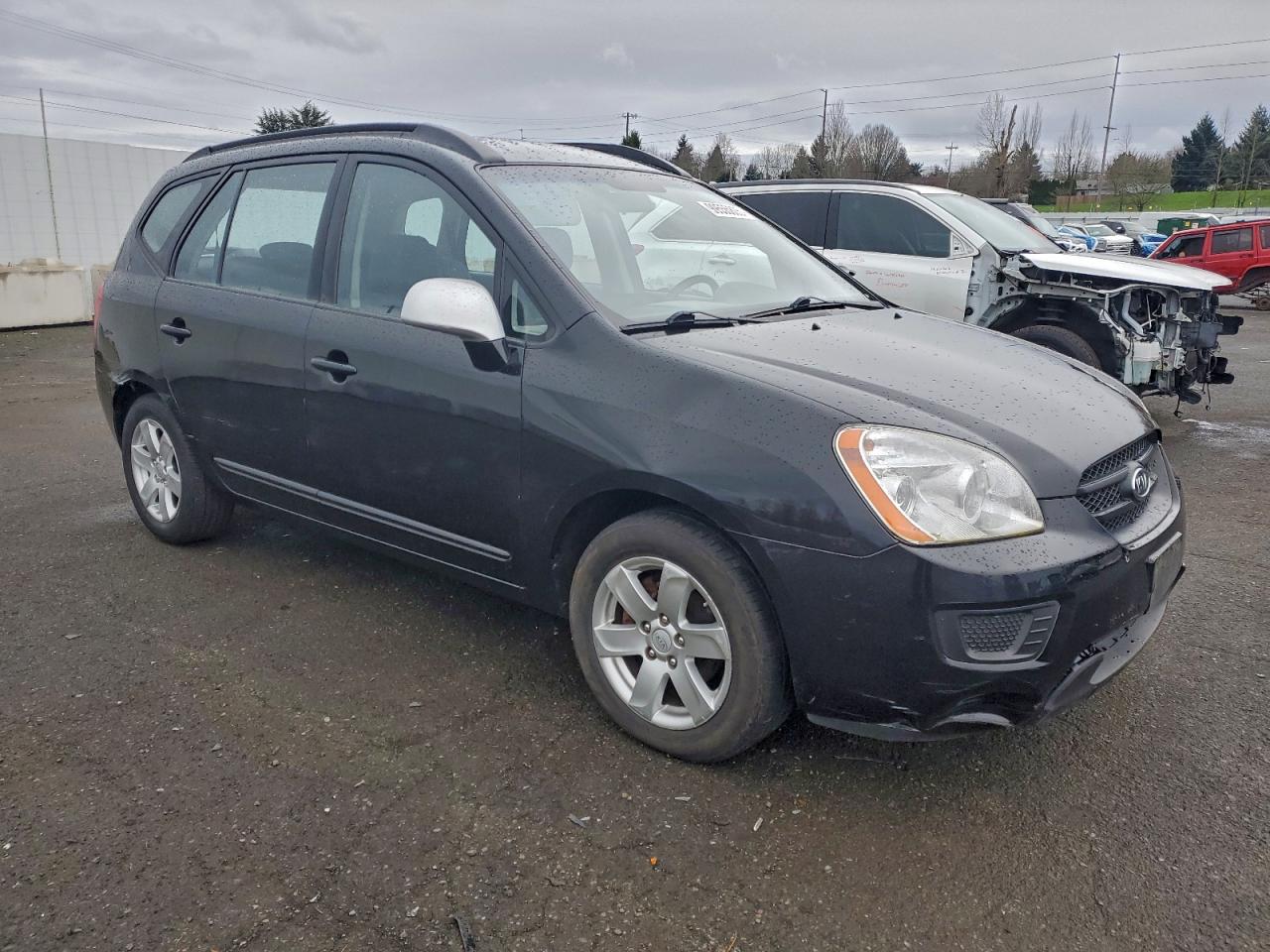 Kia Rondo Base Image 4