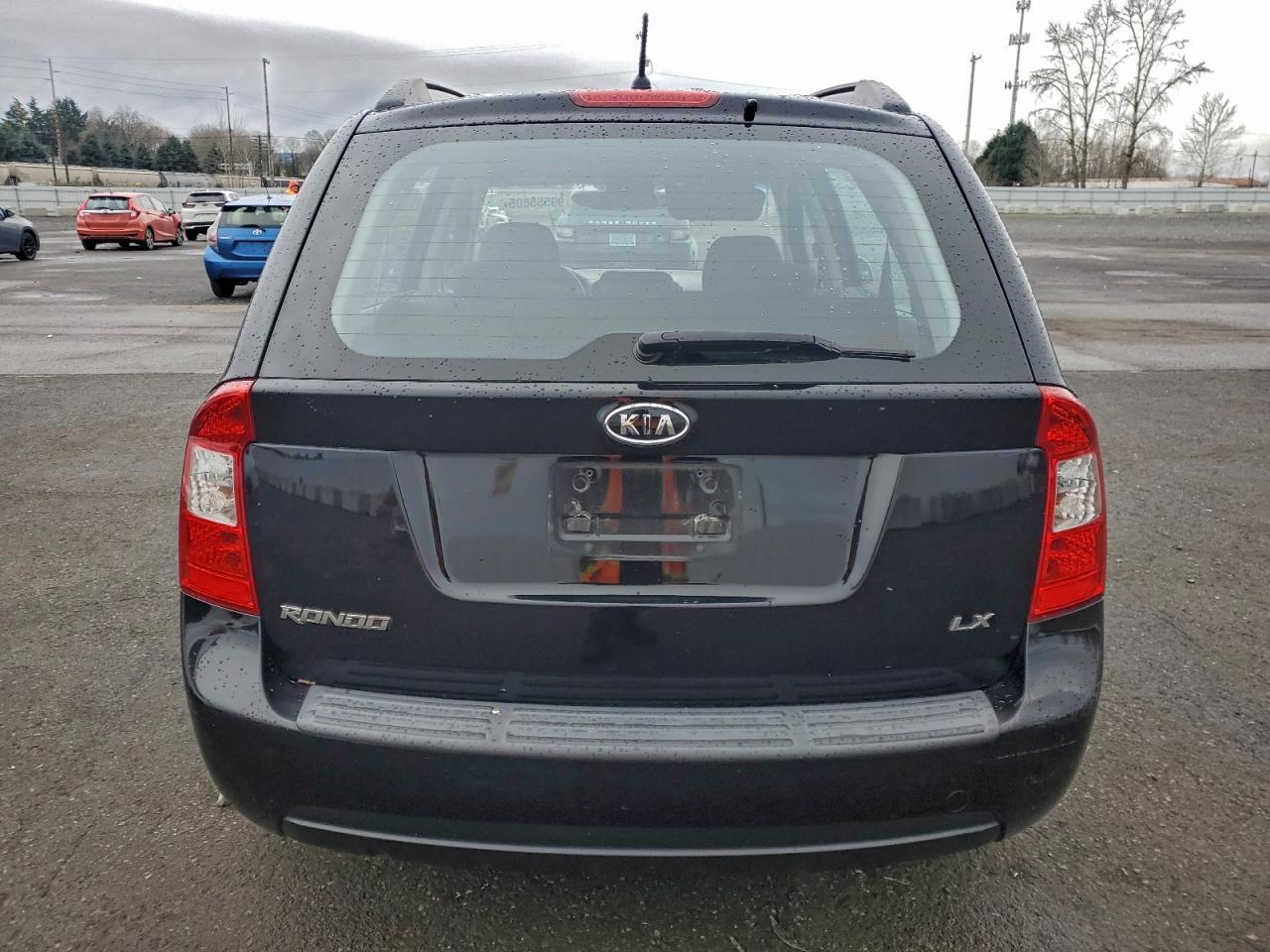 Kia Rondo Base Image 6