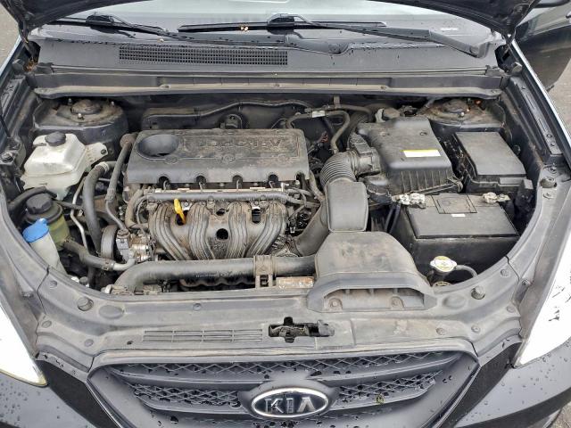 Kia Rondo Base Image 11