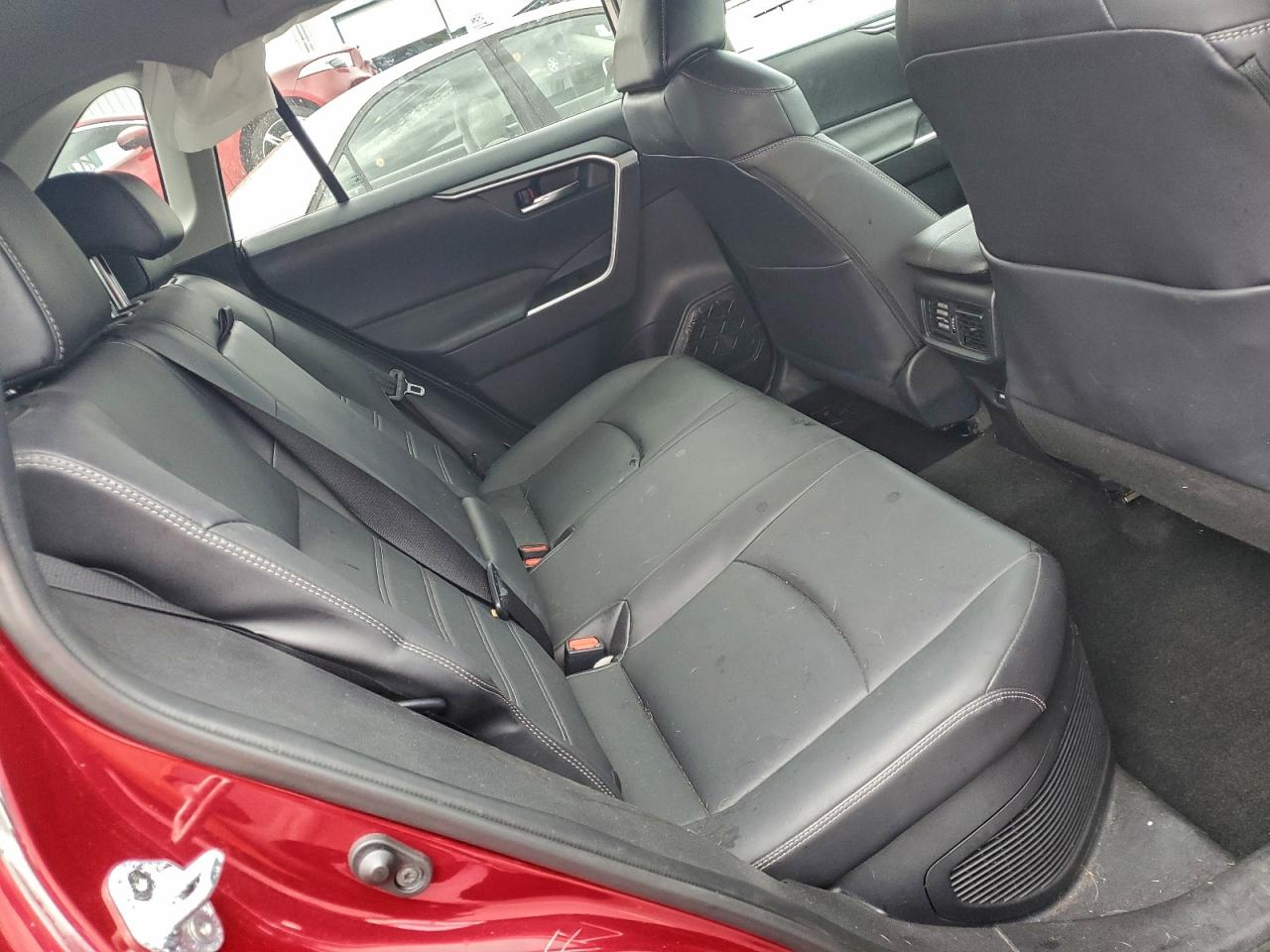 Toyota RAV4 Xle Premium Image 10