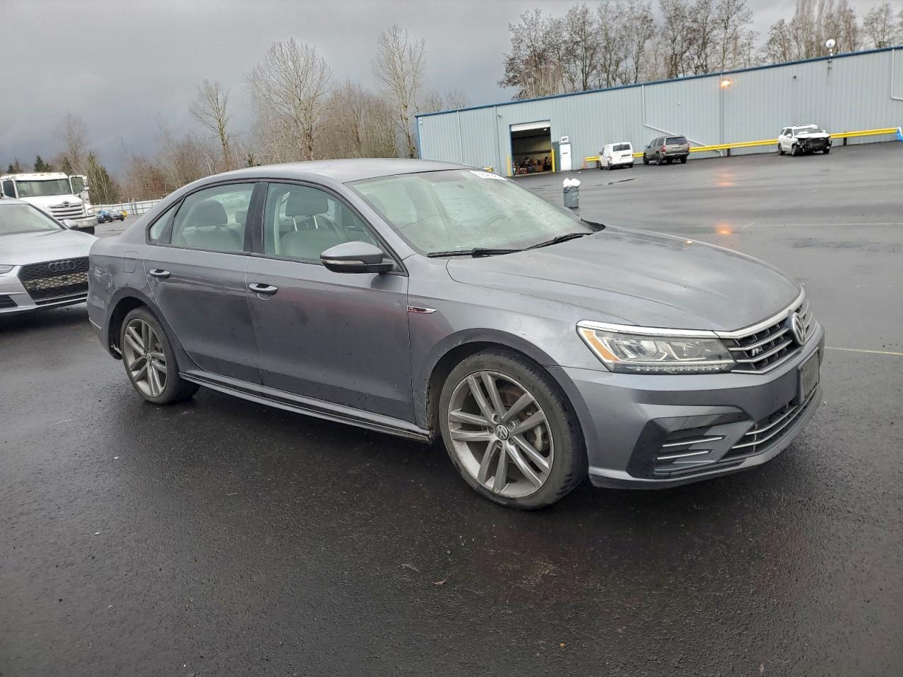 Volkswagen Passat S Image 2