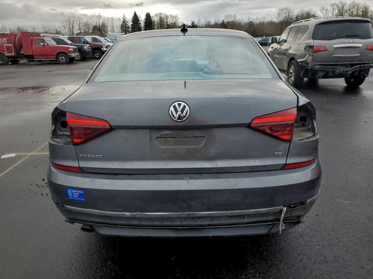 Volkswagen Passat S Image 9